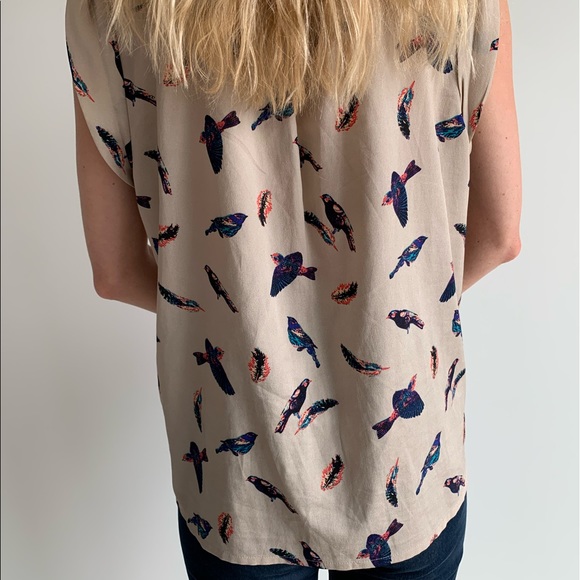 Beige top with birds - Picture 2 of 2